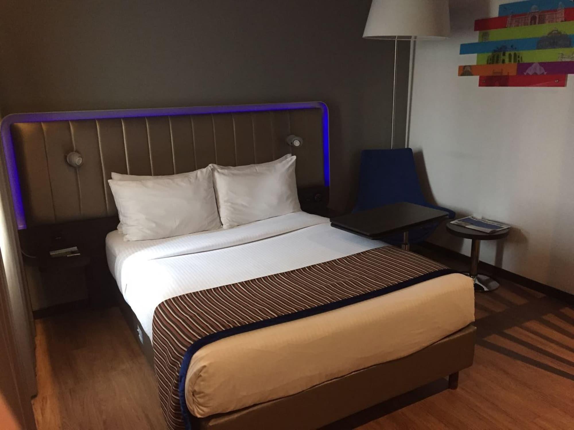 Park Inn By Radisson,South Delhi Neu-Delhi Exterior foto A room at the hotel