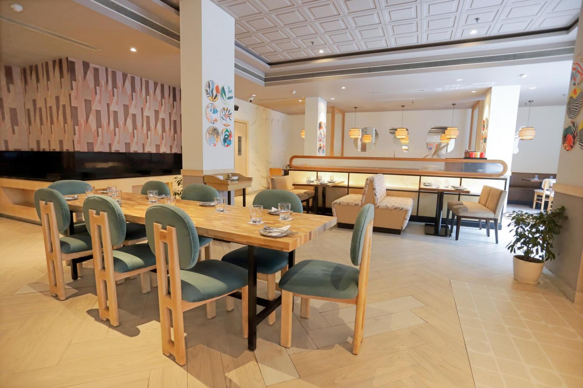 Park Inn By Radisson,South Delhi Neu-Delhi Exterior foto The interior of a restaurant in India