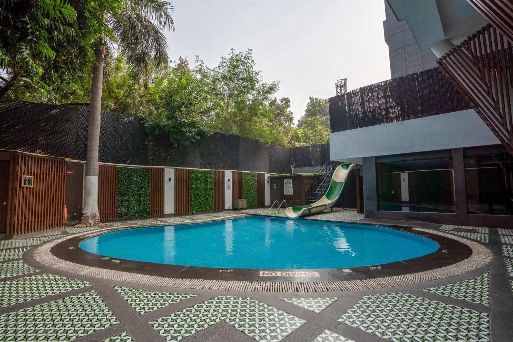 Park Inn By Radisson,South Delhi Neu-Delhi Exterior foto Swimming pool at the school