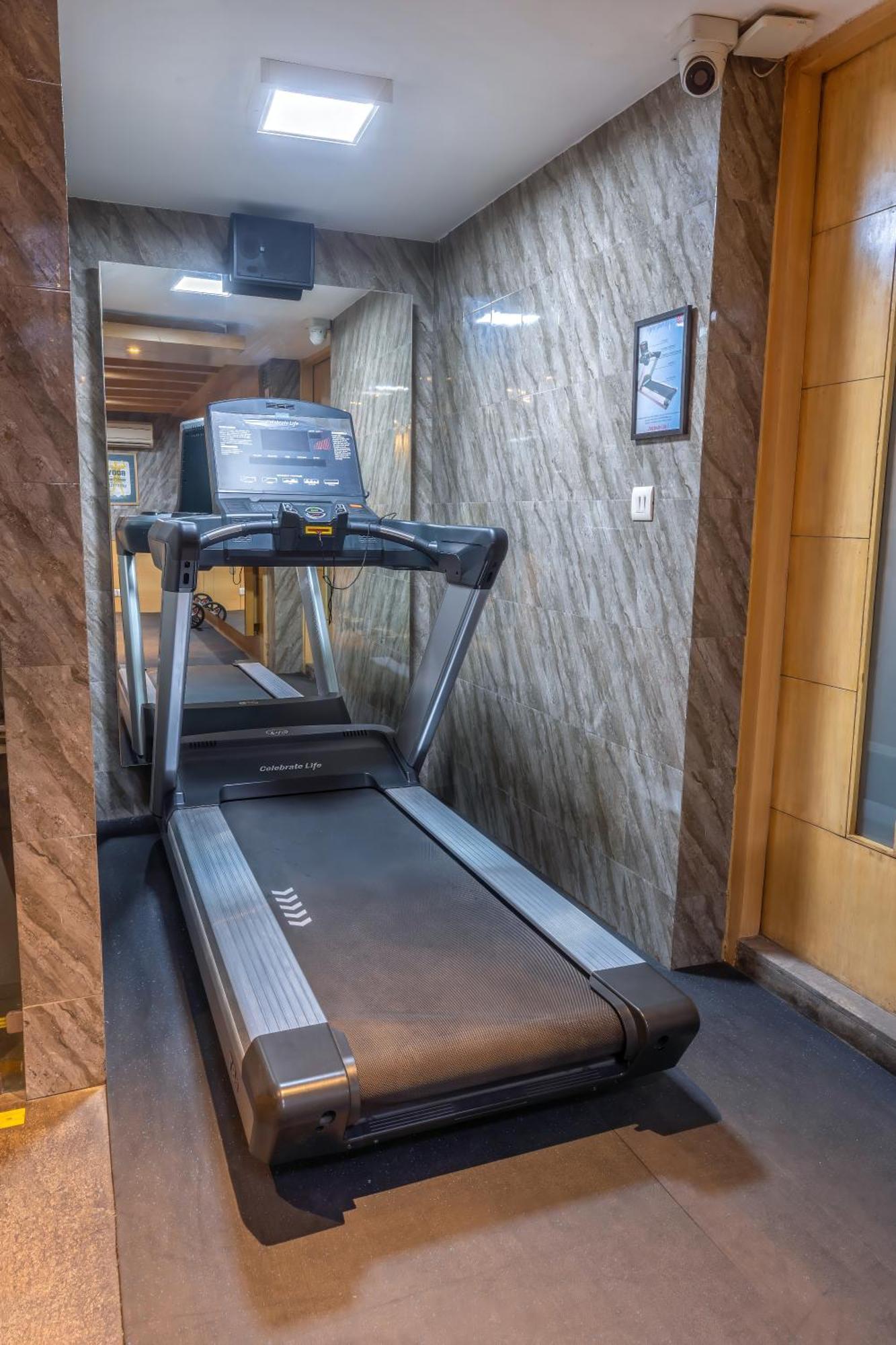 Park Inn By Radisson,South Delhi Neu-Delhi Exterior foto A treadmill