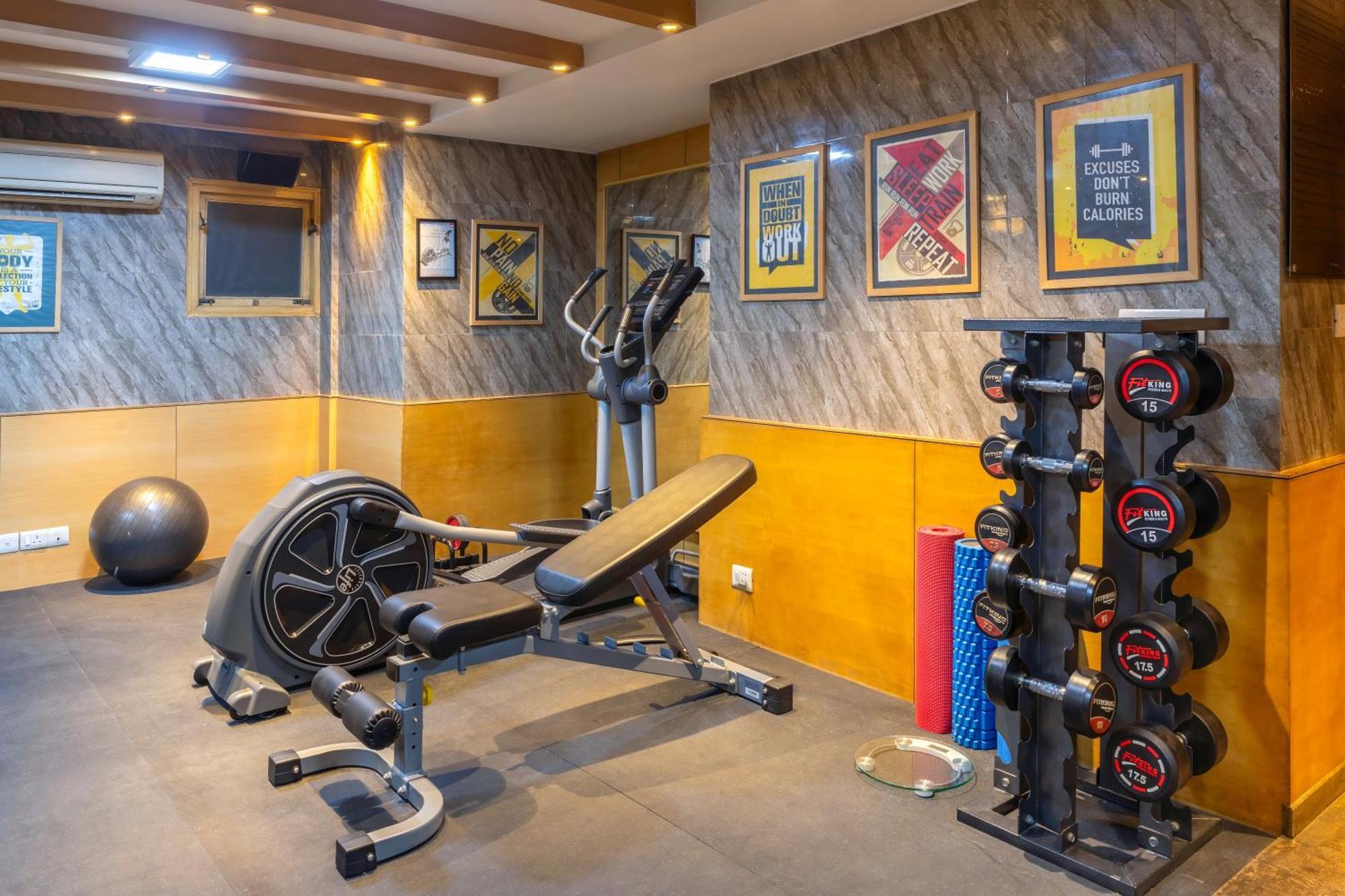 Park Inn By Radisson,South Delhi Neu-Delhi Exterior foto The gym at the hotel