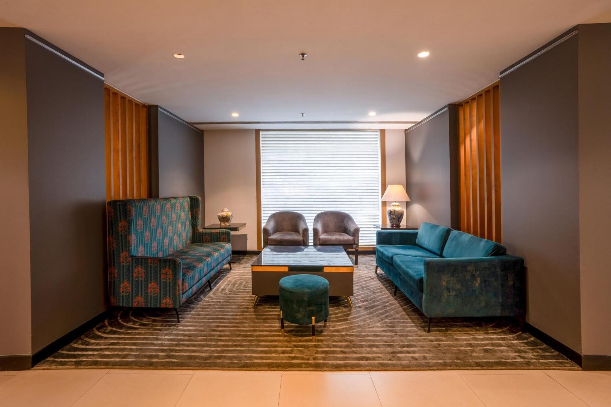 Park Inn By Radisson,South Delhi Neu-Delhi Exterior foto The interior of the hotel