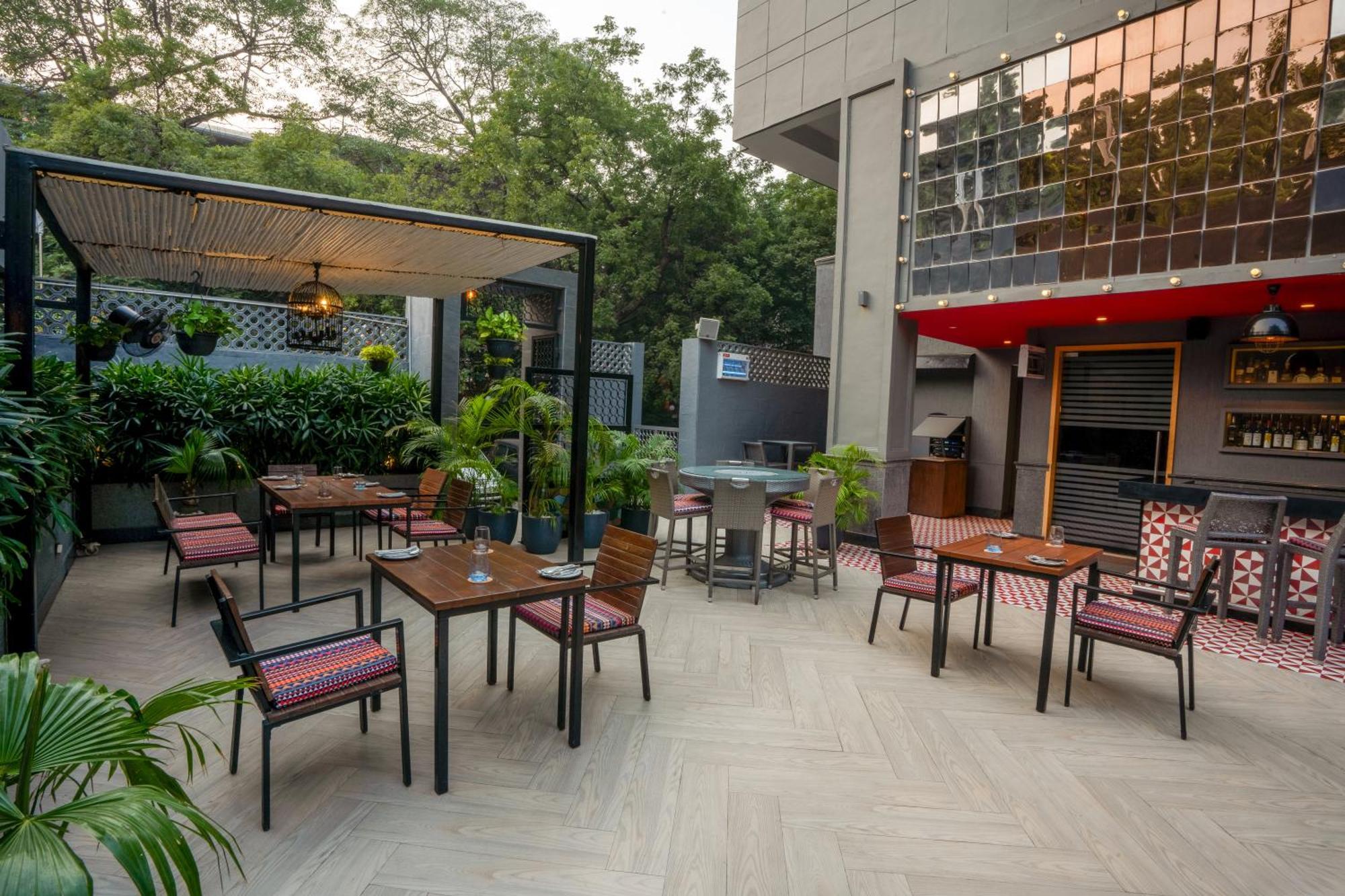 Park Inn By Radisson,South Delhi Neu-Delhi Exterior foto The Terrace at the Park